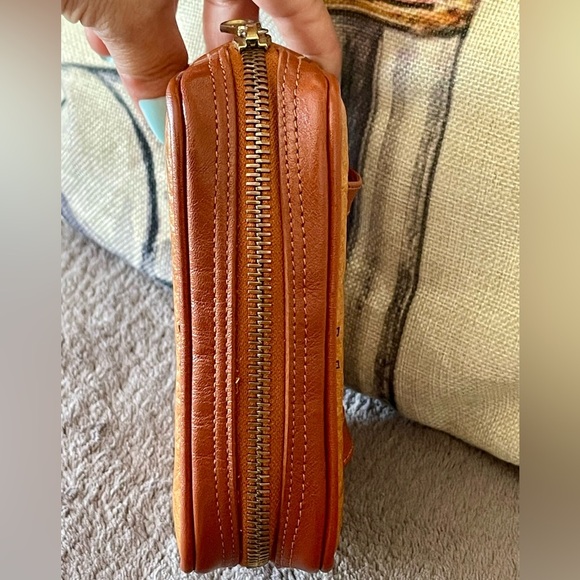 ⭐️COA⭐️MCM VISETOS CROSSBODY/CLUTCH/BELT BAG🎬W/MCM STRAP & Dustbag🎬💯AuTh… - Picture 7 of 16